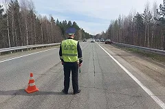 Свердловские велосипедисты попали в аварию с лесовозом