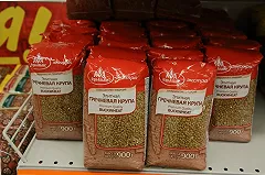 В России резко подорожала гречка