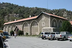 Из больницы Кипра выгоняют пожилую женщину, которая находится в коме