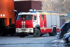 В Екатеринбурге пожарные спасли из горящей квартиры человека