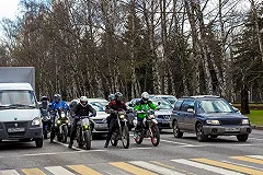 В Первоуральске мотоциклист на большой скорости врезался в грузовик