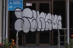 «Помогать хорошо. Мы любим помогать».Участники фестиваля граффити в Екатеринбурге испортили двери УК