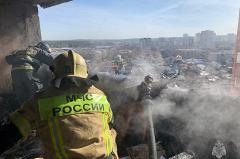 Появилось видео с пожара в квартире на 16-м этаже в Екатеринбурге