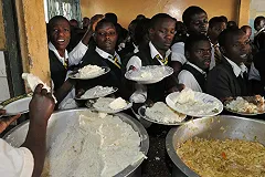 Власти подсчитали, сколько и чего съедает за год средний россиянин