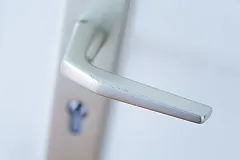 Многодетная челябинка, державшая детей взаперти, перед суицидом написала им SMS