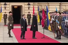 Президент Турции Реджеп Эрдоган выкрикнул лозунг «Слава Украине» перед украинскими солдатами