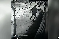 Разбивший топором троллейбус екатеринбуржец должен выплатить «Гортрансу» более 50 тыс. рублей