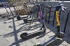 «Это лето будет последним». Европа отказывается от электросамокатов