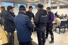Полицейские устроили облаву на мигрантов в очередном районе Екатеринбурга