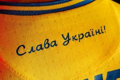 УЕФА обязал сборную Украины убрать политический лозунг с формы