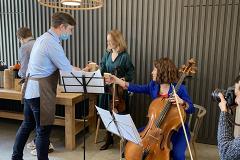 В Екатеринбурге артисты симфонического оркестра подобрали музыку к кофе