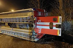 На проспекте Космонавтов перевернулась пожарная машина