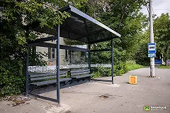 В мэрии объяснили, почему в Екатеринбурге трамвайные остановки у́же автобусных