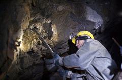 В одной из шахт Донецка из-за обстрела заблокированы 104 горняка