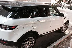 Фотографу конкурса «Мисс Екатеринбург» разбили стекло на Range Rover