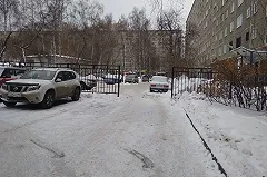 Забор во дворе скандального дома на Бажова, 161 демонтировали