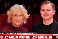 Немцев возмутило фото сына министра обороны Германии в вертолете во время ее командировки