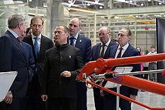 Дмитрий Медведев решил остаться в Екатеринбурге еще на день