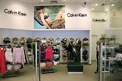 СМИ: Calvin Klein раскритиковали за «полную» модель 10-го размера