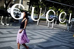 Владелец Gucci и Yves Saint Laurent подал в суд на Alibaba