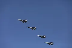 Российский Су-24 пролетел вблизи эсминца ВМС США «Дональд Кук» в Черном море