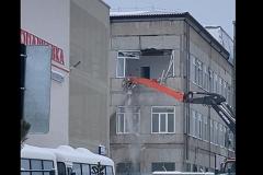 На Ботанике начали сносить здание бывшего завода «Ювелиры Урала»