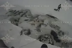 В Удмуртии мужчина едва не утонул, катаясь на тюбинге. Его спас экипаж ДПС