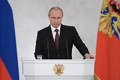 Политическая тусовка ждет сегодня в Крыму заявлений от Путина