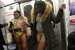 Минтранс предложил запретить раздеваться в метро