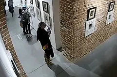 Появилось видео инцидента с упавшей картиной Дали в екатеринбургской галерее