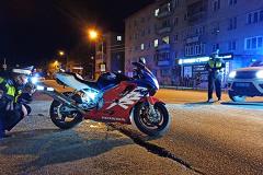 В Свердловской области подросток без прав сбил на мотоцикле семью с двумя детьми