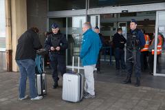 В ЕС задумались о введении досмотра пассажиров при входе в аэропорты