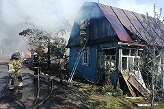 На Чусовском тракте полыхает садовое товарищество