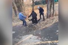 В Екатеринбурге трое мужчин избили водителя автобуса