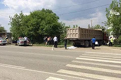 Пьяный водитель грузовика в Арамиле насмерть сбил девочку-подростка