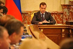 Первый канал вырезал из КВН шутки про Медведева и голую учительницу