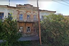 Власти Екатеринбурга продадут два старинных особняка