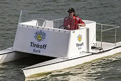 Видеоблогер удалил ролики про Тинькова после того, как ему выломали дверь