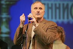 Госпитализированный соратник Ельцина вышел из комы