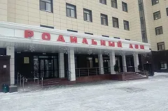 Екатеринбуржца с парных родов второго ребенка забрали к приставам за невыплату алиментов на первого