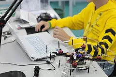 Кружки по конструированию и управлению беспилотниками появятся в уральских школах в этом году