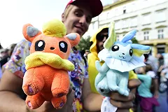 Сбербанк застрахует от травм ловцов покемонов