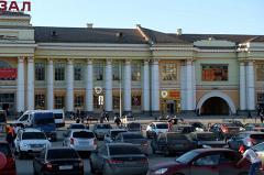 У железнодорожного вокзала в Екатеринбурге закрывают движение транспорта