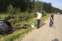 В Свердловской области женщина сбила ребенка и протащила его несколько метров на капоте