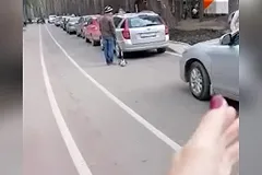 Отдыхающие в Шарташском лесопарке пожаловались на парковку на месте прогулочной зоны