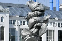 Собчак и Галкин устроили заочный спор из-за «какашек» на Болотной набережной