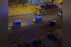 Жителей Екатеринбурга напугала колонна полицейских машин с мигалками