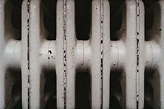 «Ребёнок в двух кофтах»: екатеринбуржцы пожаловались на отключение отопления во время морозов