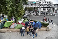 Выдворенные из Кале мигранты захватили три округа Парижа