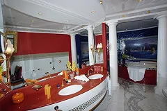 Минфин предложил Путину сэкономить 700 млн руб. на люксах для чиновников